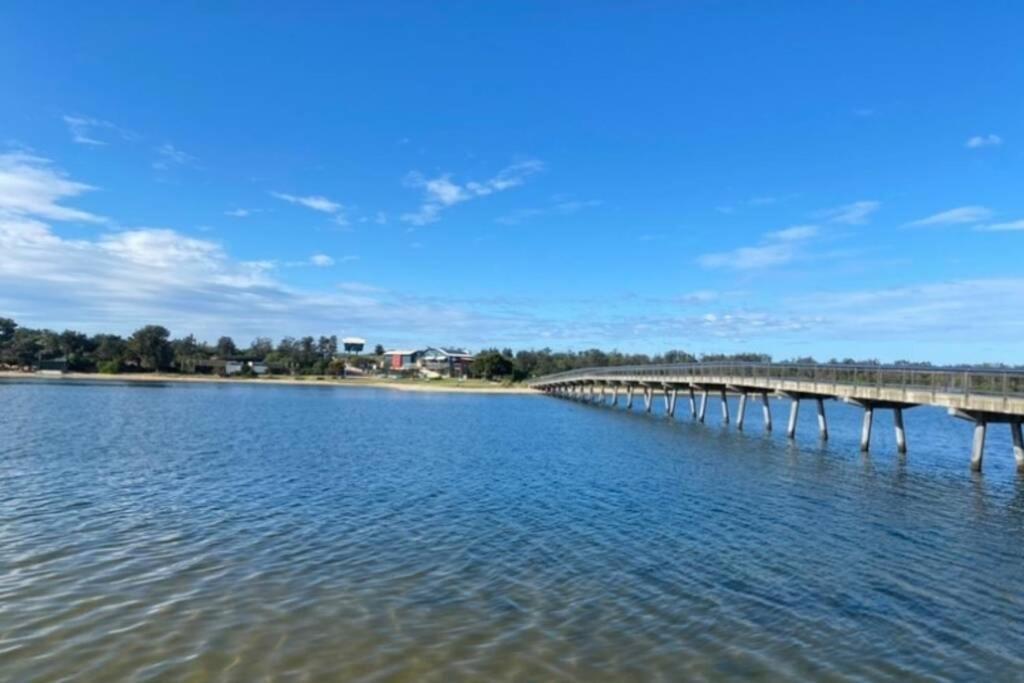Driftwood Townhouse - Waterfront-Central Location Lakes Entrance Exterior photo
